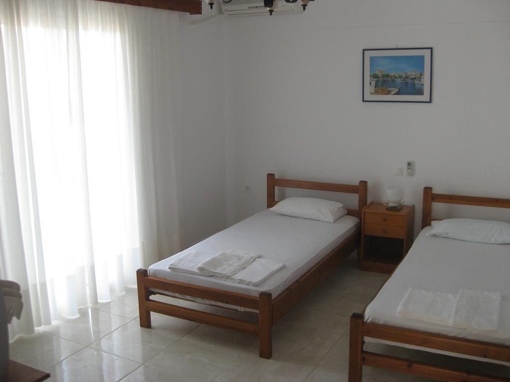 Hotel Maravelias House Archangelos  Zimmer foto